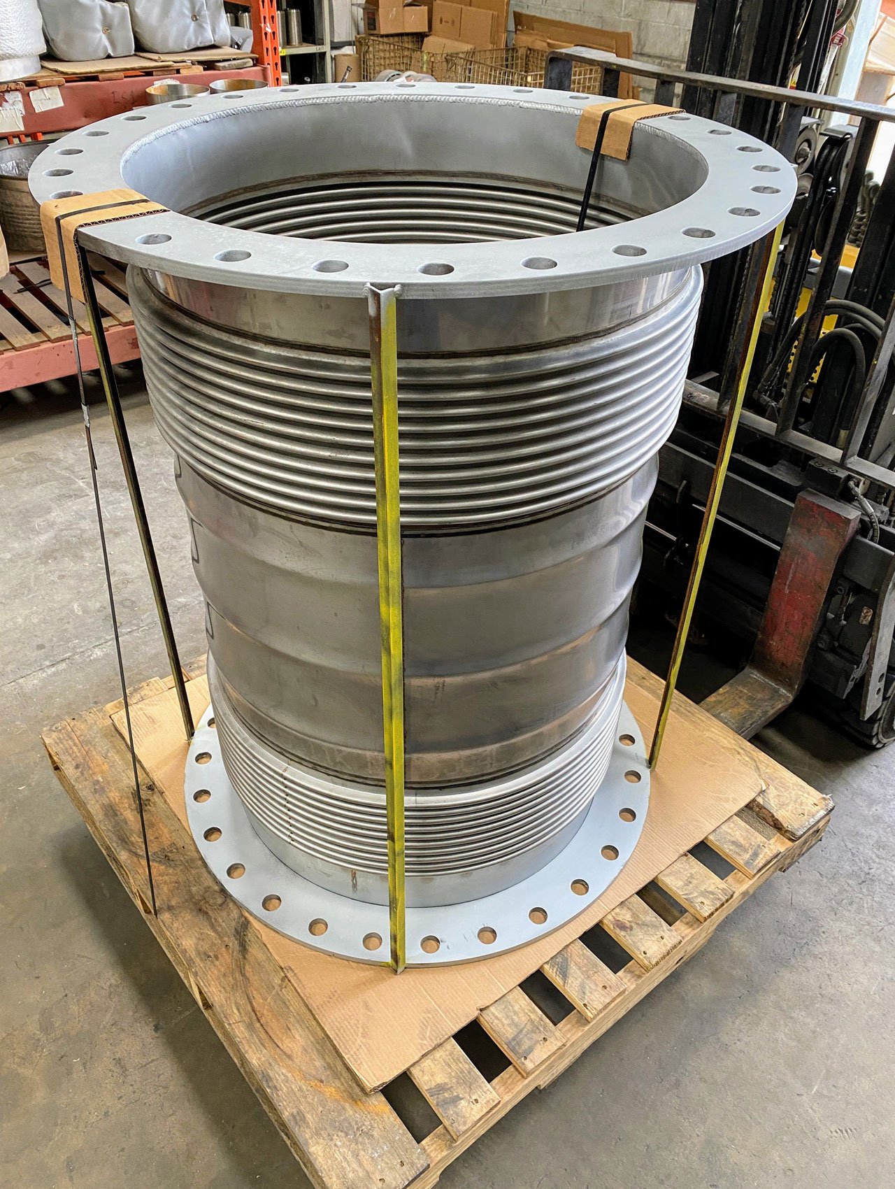 dual expansion joint for high temperature exhaust service